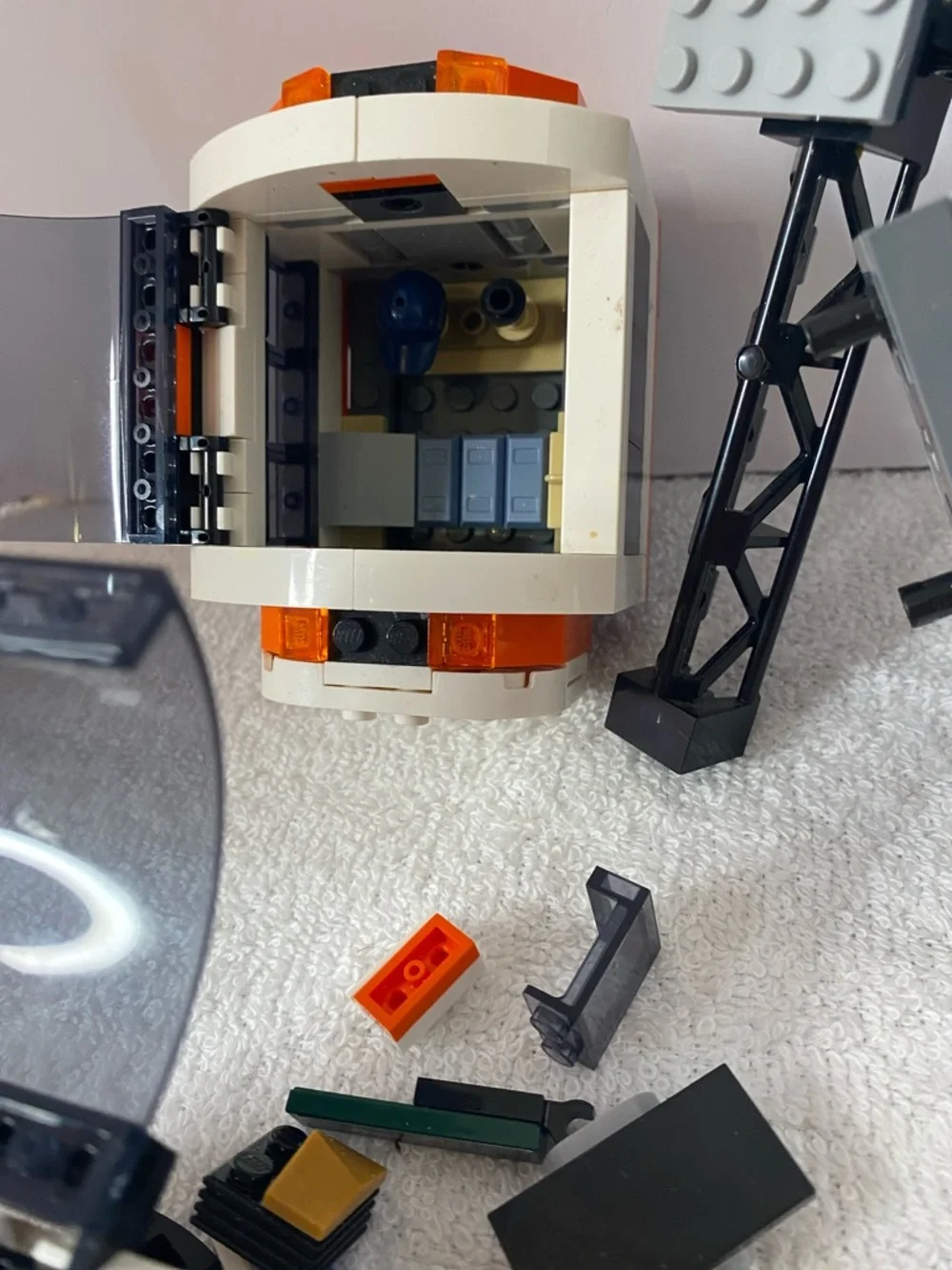 LEGO -  City Modular Space Station Science Toy 60433 incomplete parts - Picture 9 of 13